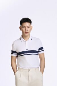 KP057 ao polo phoi soc ngang mau trang soc xanh navy e1753957572692