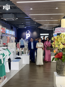 Madam Nguyễn Thị Phương Thảo ghé thăm PILI Fashion: Khơi nguồn cảm hứng bứt phá năm mới madam thao ghe cua hang pili fashion