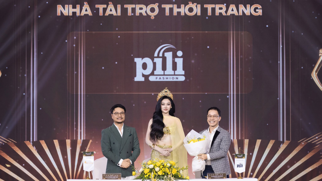 nha tai tro thoi trang