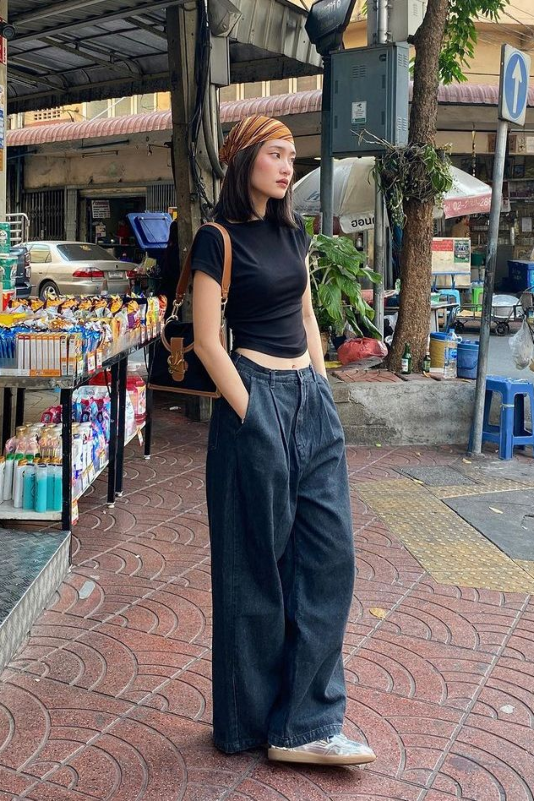"Lên đồ" chuẩn Y2K với các cách phối đồ với áo thun baby tee siêu cuốn ao thun baby tee phoi quan tay ong suong