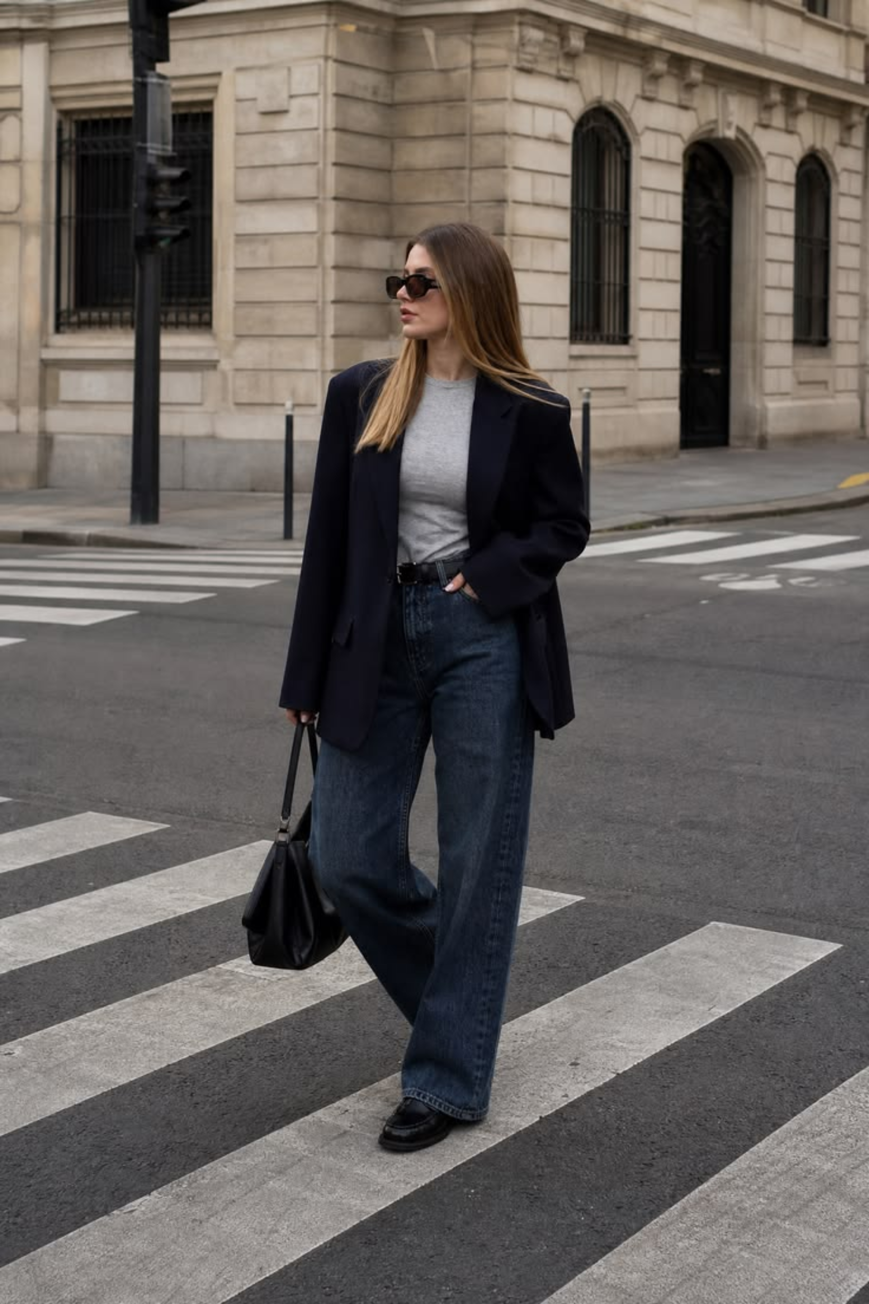Tại sao áo thun cotton nữ cao cấp luôn là đầu tư "lời" nhất cho tủ đồ? áo thun cotton giày loafer