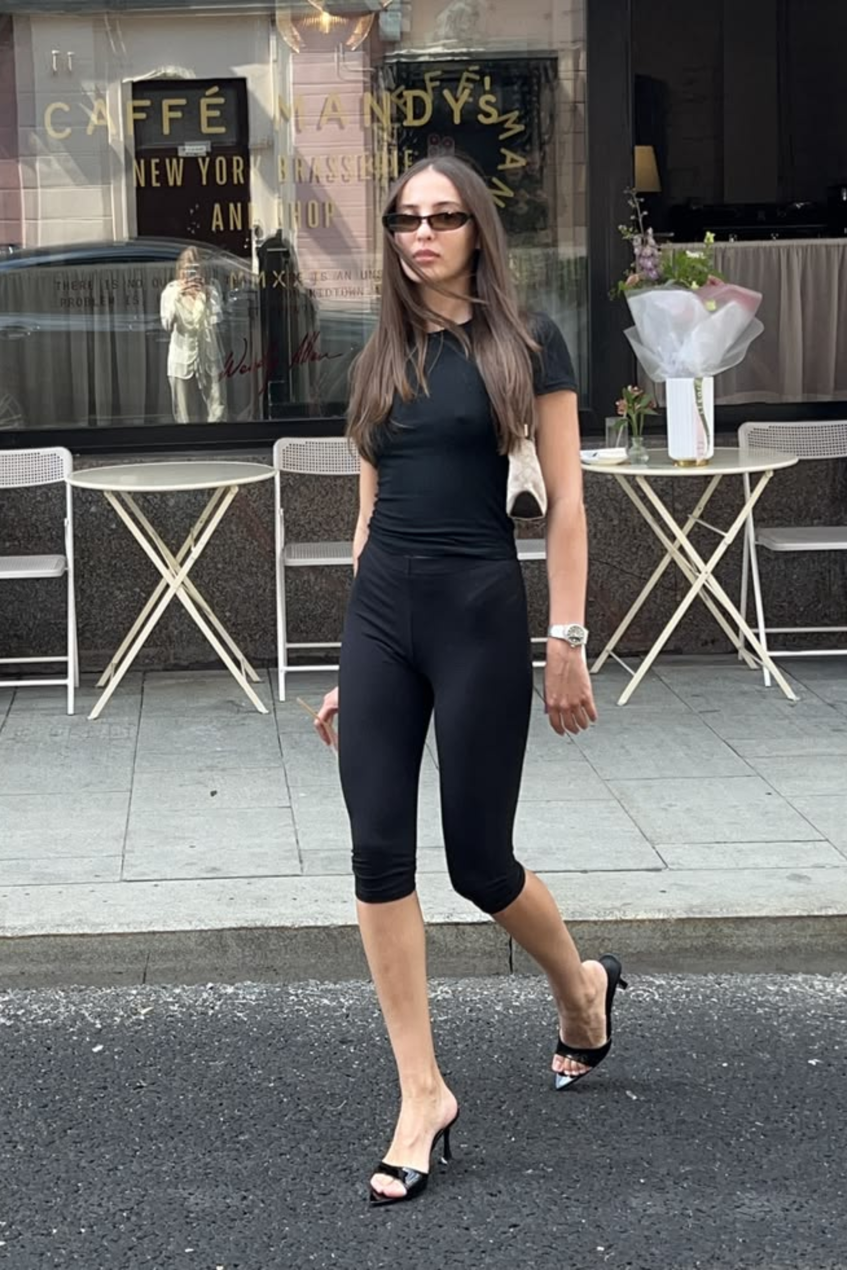 Biến hóa phong cách Athleisure cực chất chỉ với một chiếc áo thun ôm nữ áo thun ôm nữ phối quần legging